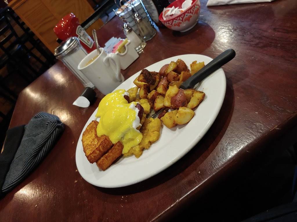 Aprils Restaurant Pub & Grill | restaurant | 41 Buffum St, Lynn, MA 01902, USA | 7817806968 OR +1 781-780-6968