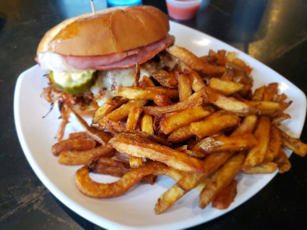 Brick Lot Pub & Grill | restaurant | 253 N 3rd Ave, Sturgeon Bay, WI 54235, USA | 9207439339 OR +1 920-743-9339