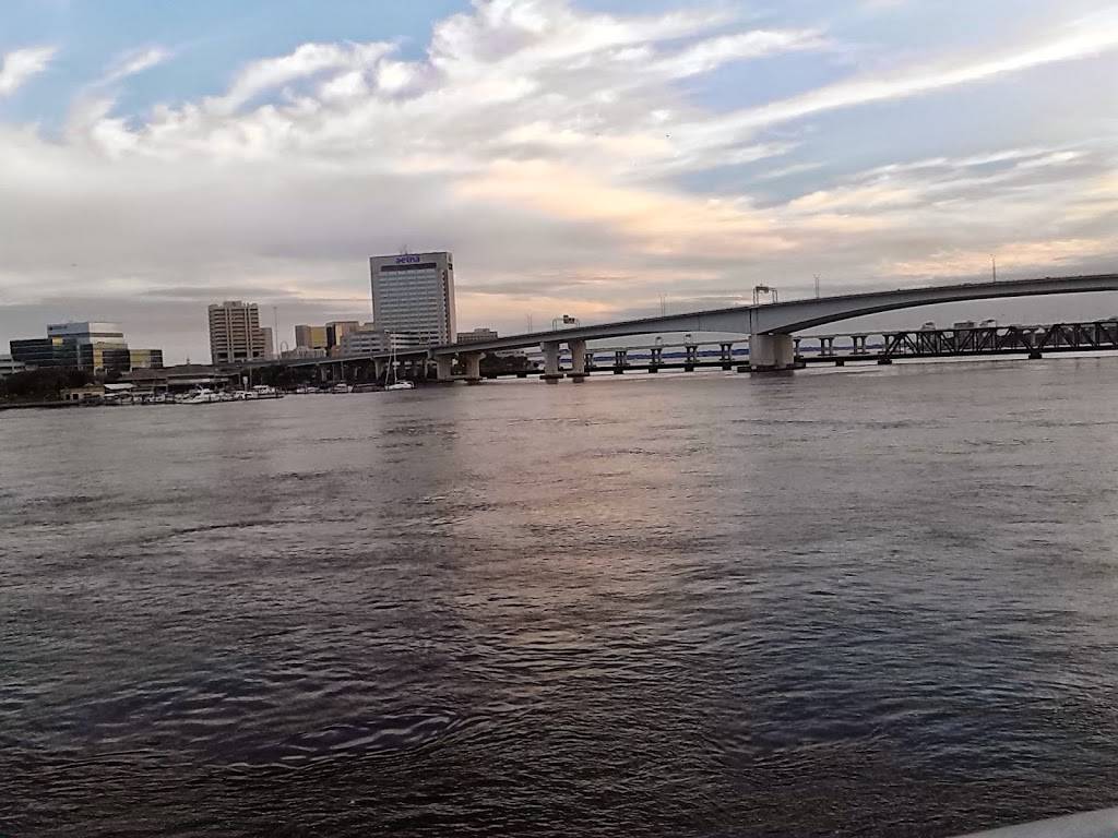 Jacksonville Landing | shopping mall | 2 W Independent Dr, Jacksonville, FL 32202, USA | 9043531188 OR +1 904-353-1188