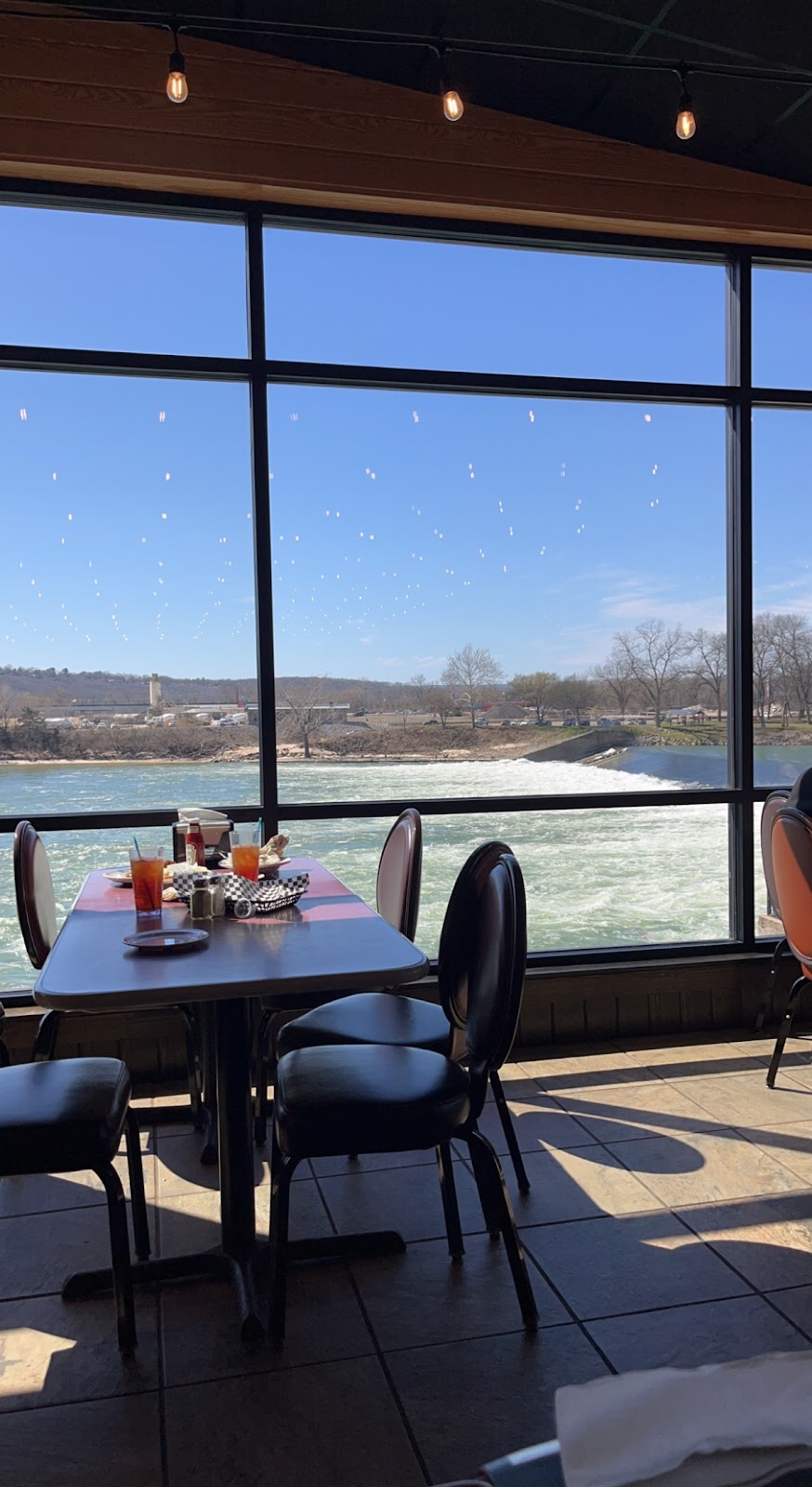 The River Waterfront Steak & Grill | restaurant | 50 Riverbank Rd, Batesville, AR 72501, USA | 8707937000 OR +1 870-793-7000