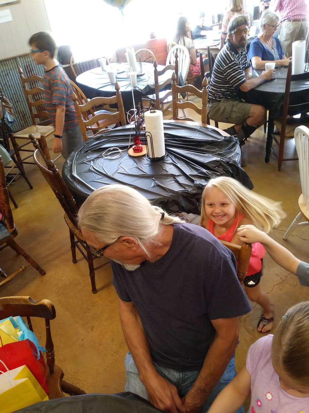 Uncle Billys Downtown Eatery | restaurant | 200 S Market St #4144, Paris, TN 38242, USA | 7314079277 OR +1 731-407-9277