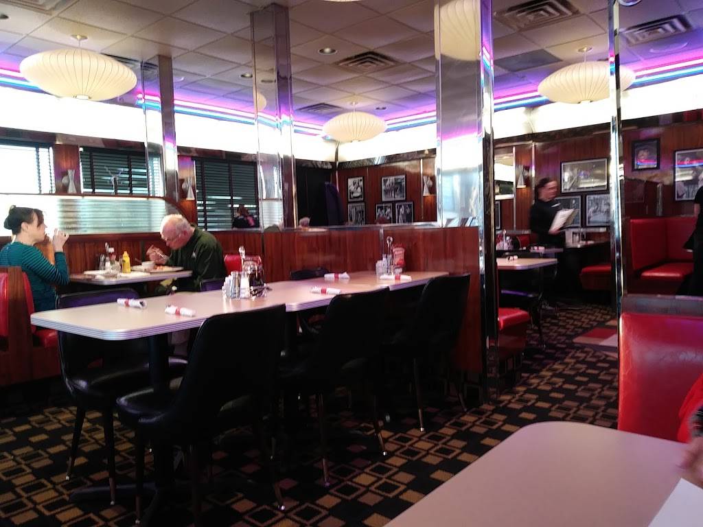 Johnnys Roadside Diner | restaurant | 458 Russell St, Hadley, MA 01035, USA | 4132568000 OR +1 413-256-8000