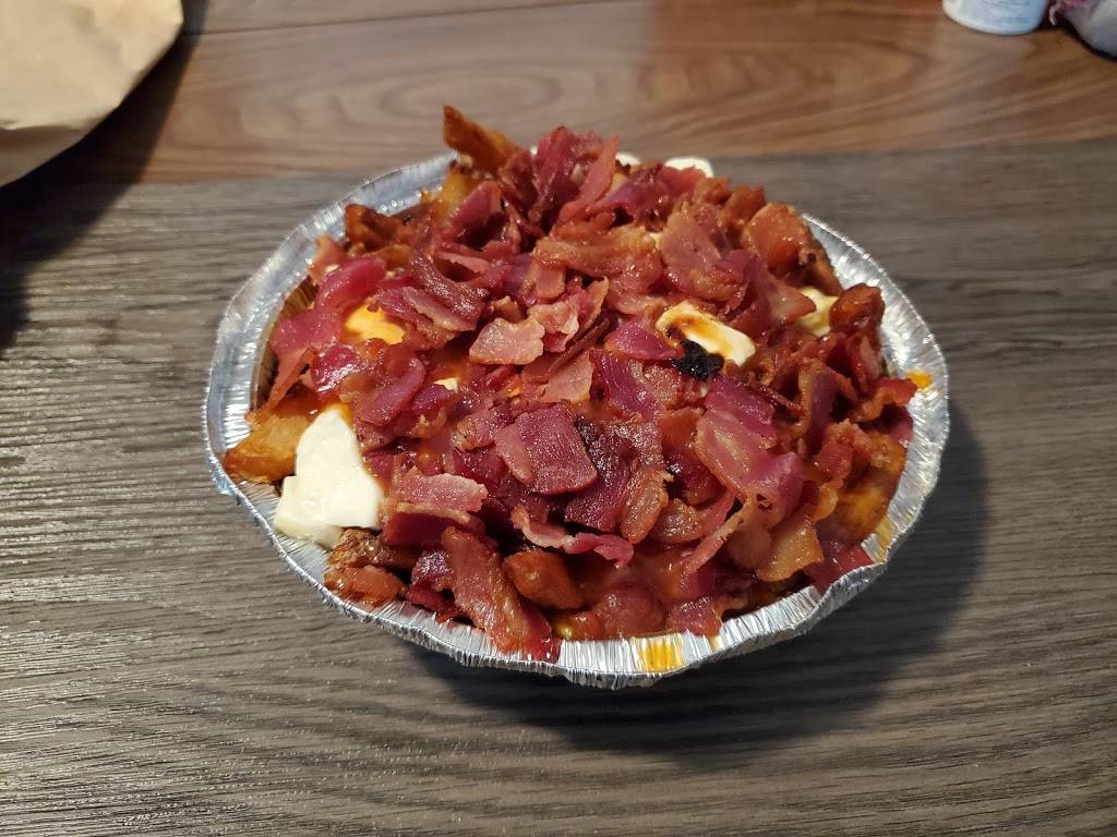 Le poutinault | restaurant | 270b Boulevard Thibeau, Trois-Rivières, QC G8T 6Y4, Canada | 8199094433 OR +1 819-909-4433