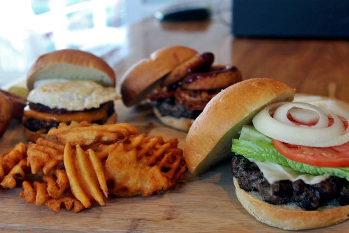 Back Door Burgers & More | restaurant | 36 Homers Wharf, New Bedford, MA 02740, USA | 5087173276 OR +1 508-717-3276