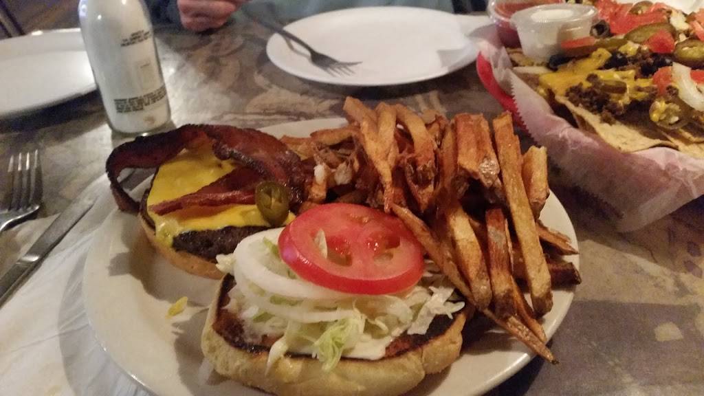 Fat Heads Family Restaurant | restaurant | 218 Washington St, Republic, OH 44867, USA | 4195854263 OR +1 419-585-4263