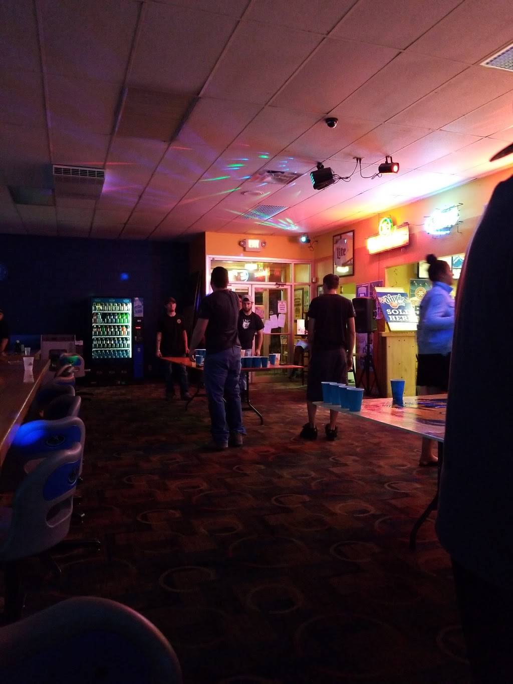 Chippers Classic Lanes | restaurant | 2454 8th Ave, Greeley, CO 80631, USA | 9703534275 OR +1 970-353-4275
