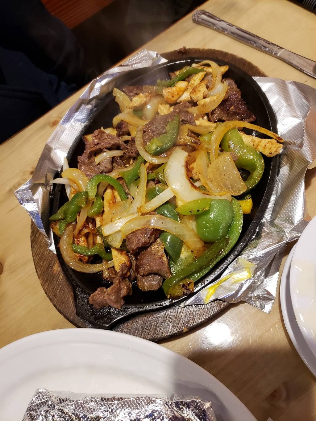 Las Fuentes Mexican Restaurant | restaurant | 680 N Hwy 67, Florissant, MO 63031, USA | 3148315057 OR +1 314-831-5057