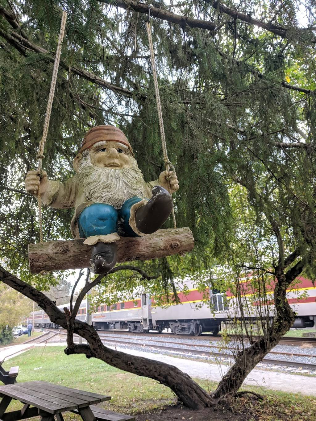 Trail Mix Peninsula | meal takeaway | 1600 Mill St W, Peninsula, OH 44264, USA | 3306572091 OR +1 330-657-2091