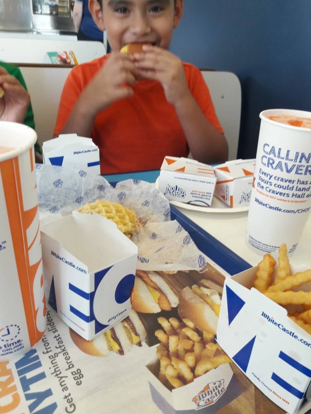 White Castle | restaurant | 5940 N Ridge Ave, Chicago, IL 60660, USA | 7732719638 OR +1 773-271-9638