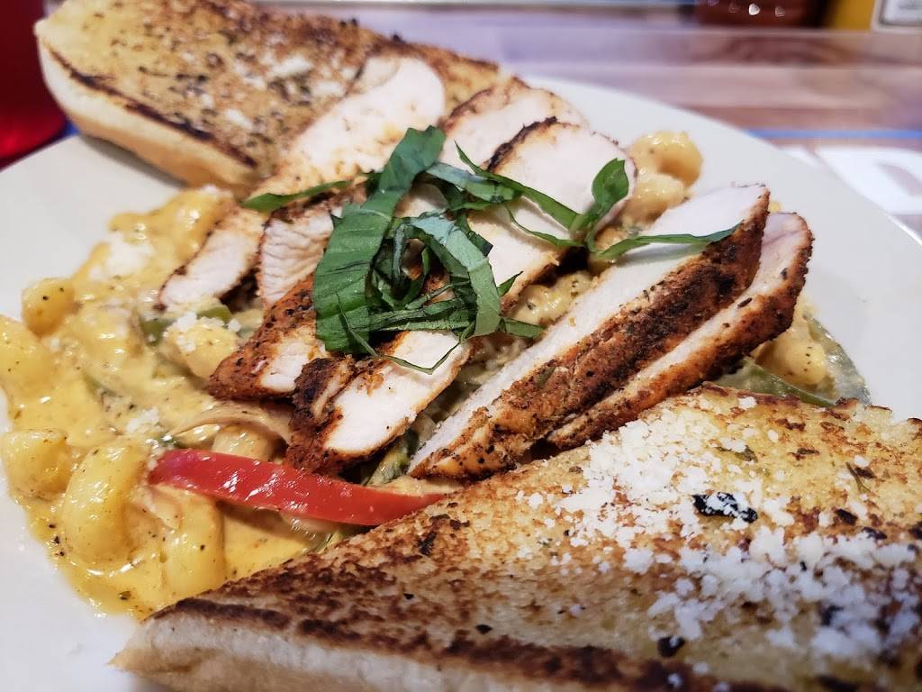 Johnnys West Sports Bar & Grill | restaurant | 12068 Dorsett Rd, Maryland Heights, MO 63043, USA | 3147365646 OR +1 314-736-5646