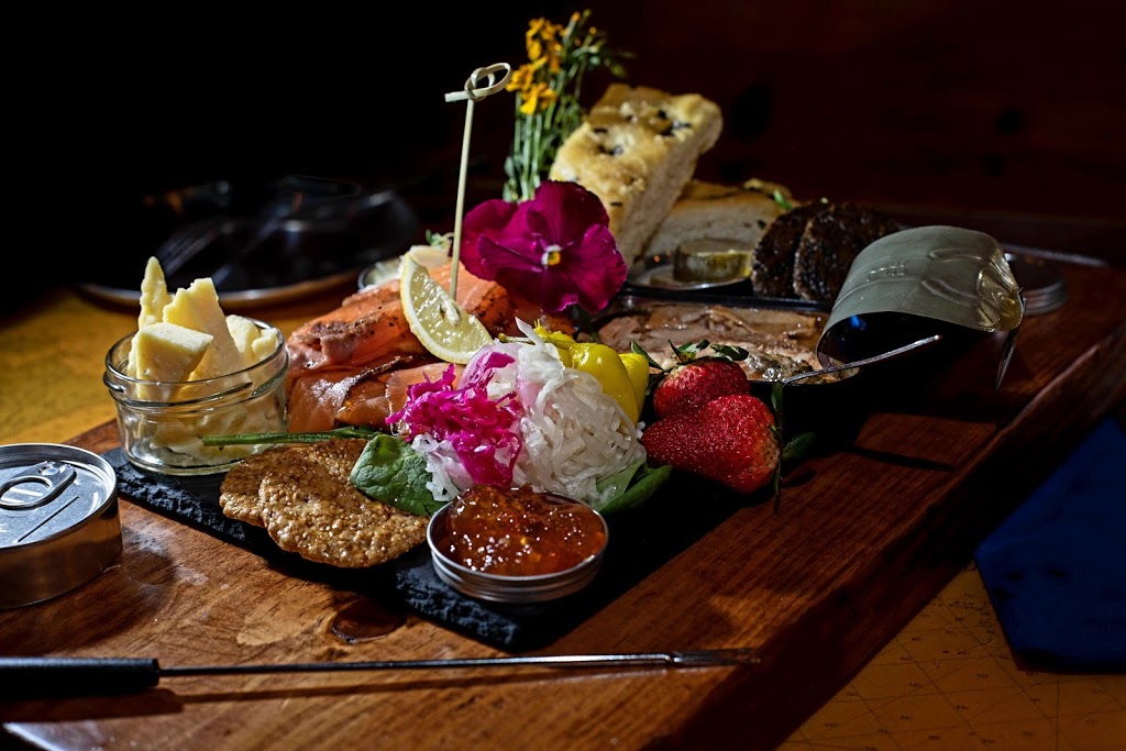 The Tinnery | restaurant | 23 Granary Way, Boothbay Harbor, ME 04538, USA | 2074809342 OR +1 207-480-9342