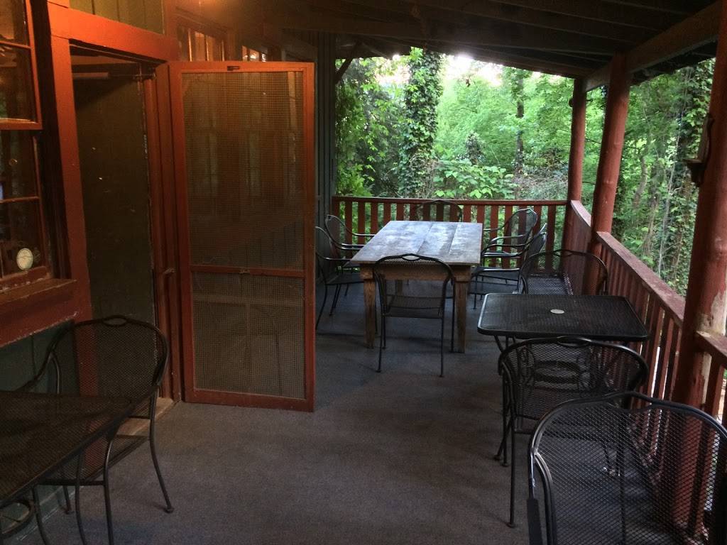 Louies On the Lake | restaurant | 2122, 1659 Lake Rabun Rd, Lakemont, GA 30552, USA | 7067823276 OR +1 706-782-3276