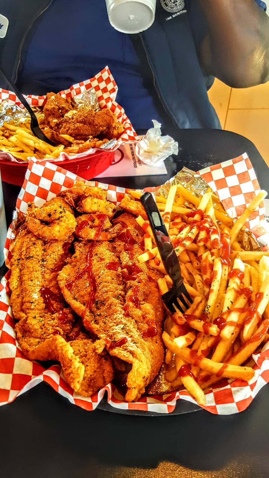 Off The Hook Seafood And More | restaurant | 125 W Britton Rd, Oklahoma City, OK 73114, USA | 4058403474 OR +1 405-840-3474