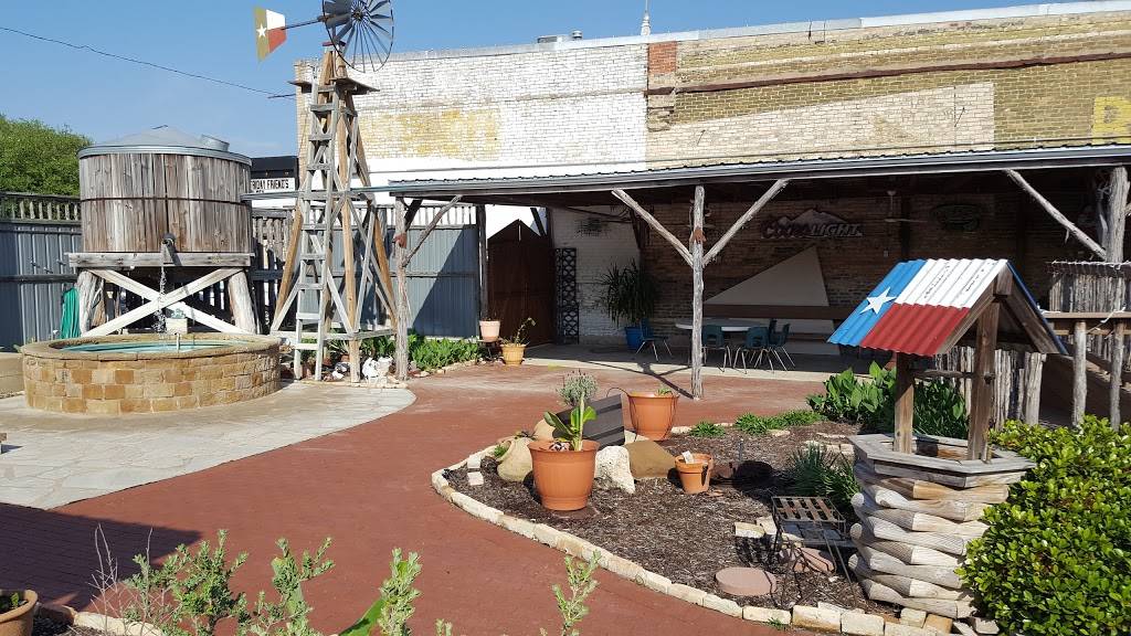 Cotton Country Club | restaurant | 212 E Davilla St, Granger, TX 76530, USA | 5128590700 OR +1 512-859-0700