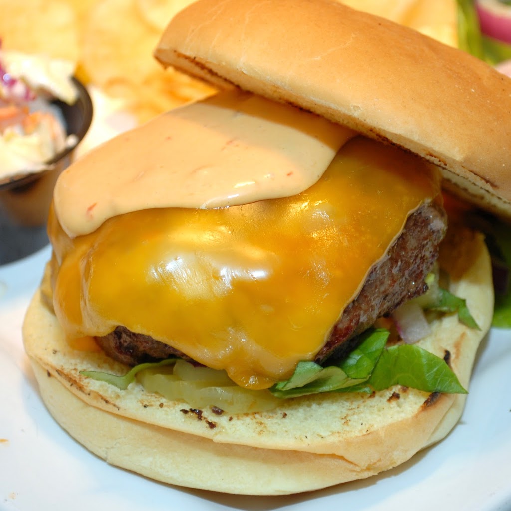 Frederickas Restaurant and the Loose Moose Bar & Grille | restaurant | Baxter Park Rd, Millinocket, ME 04462, USA | 2077238391 OR +1 207-723-8391