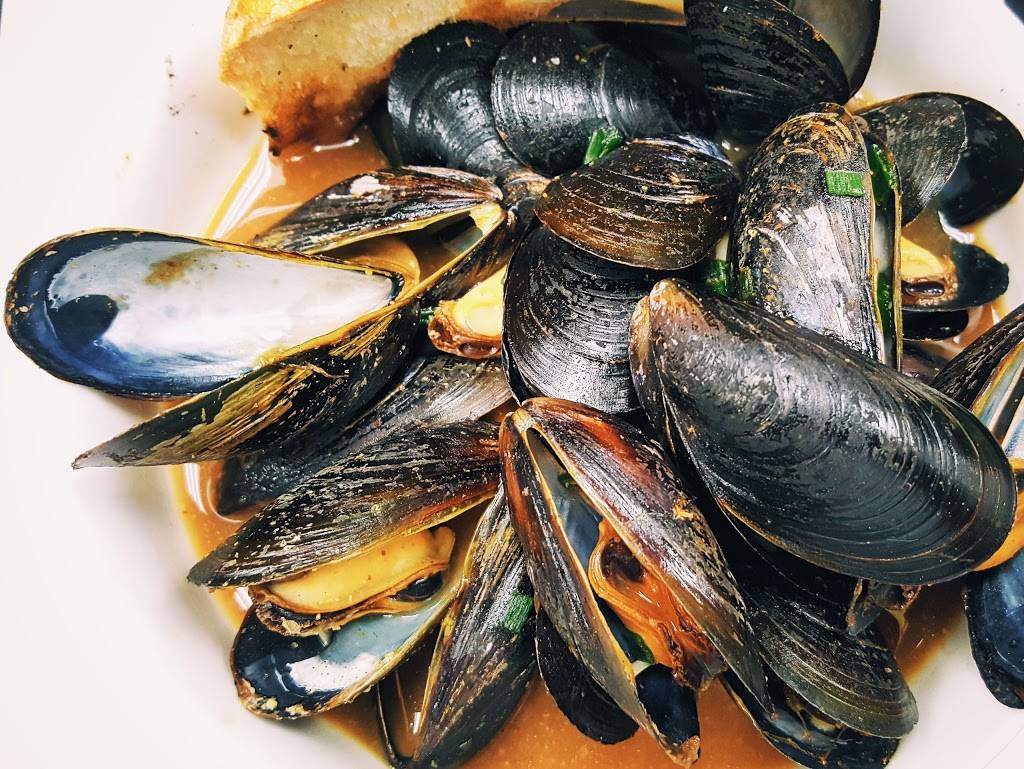 Hot Tuna Bar & Grill | restaurant | 2817 Shore Dr, Virginia Beach, VA 23451, USA | 7574812888 OR +1 757-481-2888