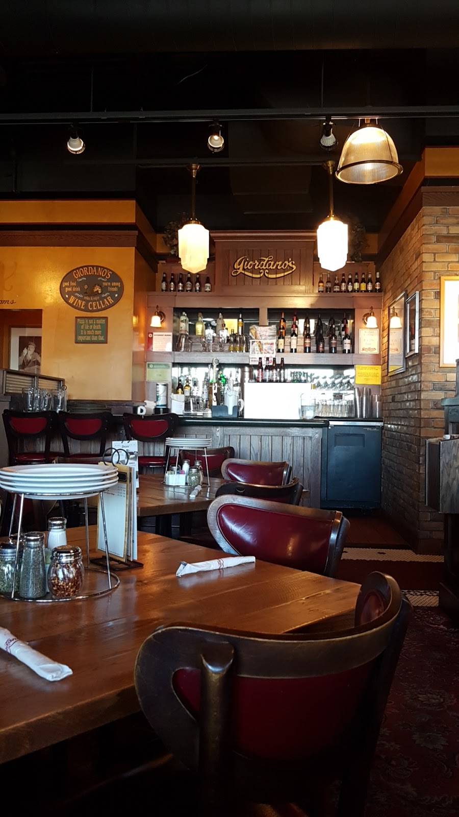 Giordanos | restaurant | 3224 S, IL-59, Naperville, IL 60564, USA | 6309049800 OR +1 630-904-9800