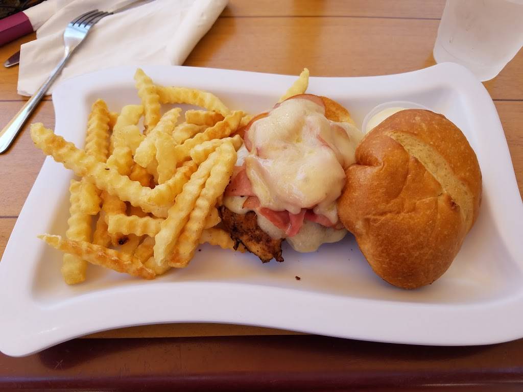 Creve Coeur Lakehouse Bar & Grill | restaurant | 2160 Creve Coeur Mill Road South St. Louis, MO 63146, St. Louis, MO 63146, USA | 3145767200 OR +1 314-576-7200