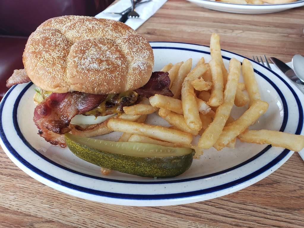 Galloping Gerties Bar & Grill | restaurant | 15417 Union Ave SW, Lakewood, WA 98498, USA | 2535844848 OR +1 253-584-4848