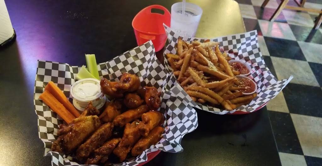 Smittys Wings & Things | restaurant | 946 N Yosemite St, Stockton, CA 95203, USA | 2092277479 OR +1 209-227-7479
