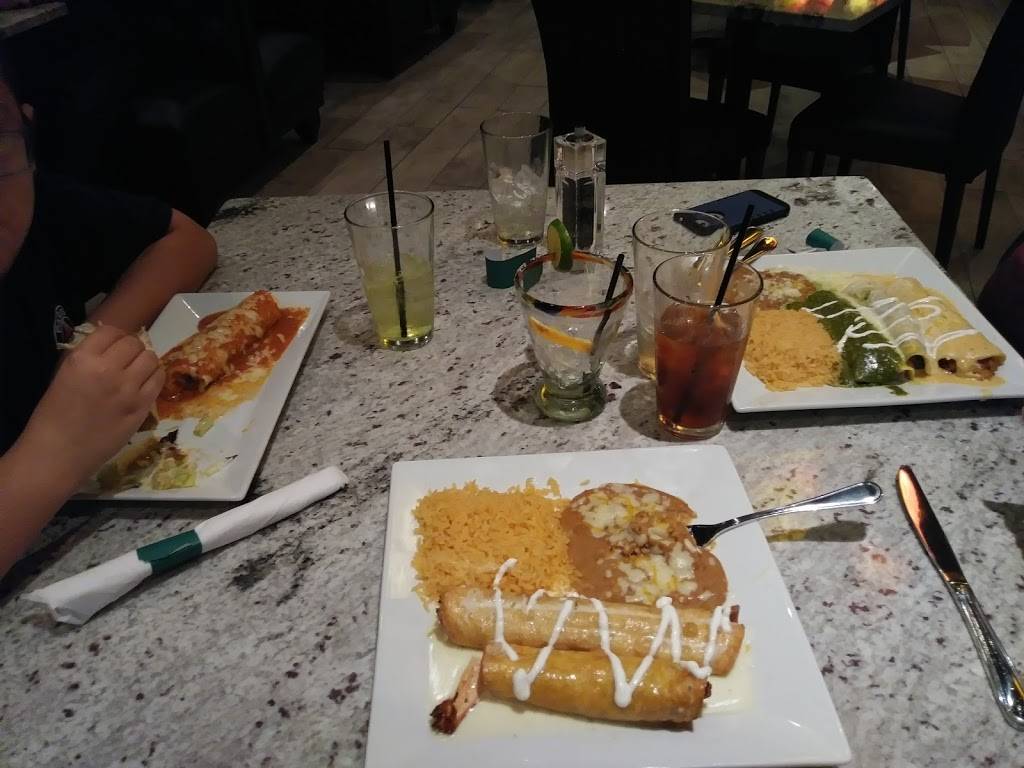 La Santa Tacos and Tequilas | restaurant | 386 Middlesex Rd, Tyngsborough, MA 01879, USA | 9782265665 OR +1 978-226-5665