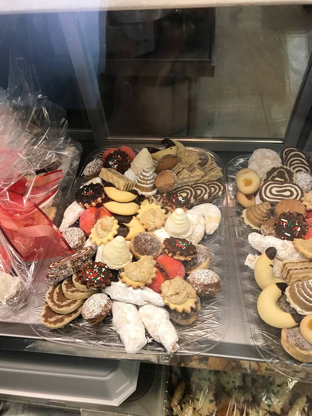 Roses Grill | restaurant | 37812 Vine St, Willoughby, OH 44094, USA | 4409461638 OR +1 440-946-1638