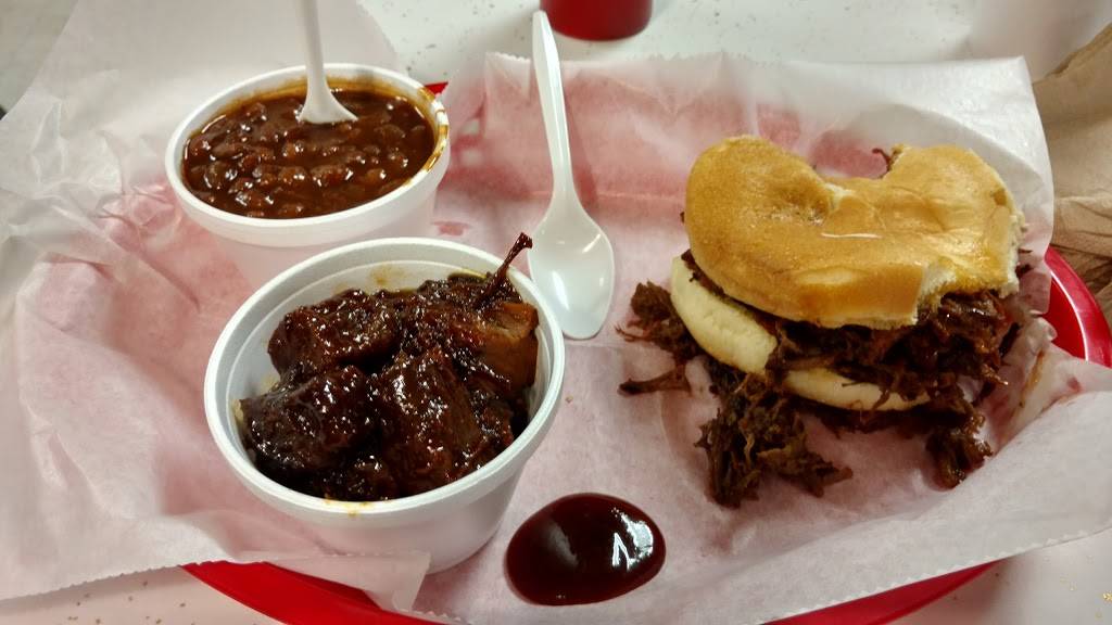 Whiteys BBQ | restaurant | 131 E Washington St, East Peoria, IL 61611, USA | 3096995700 OR +1 309-699-5700