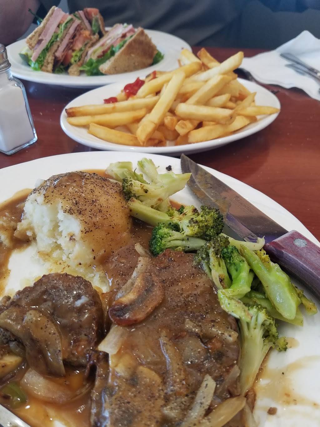 Marios Golden Nugget | restaurant | 1055 S Lapeer Rd, Oxford, MI 48371, USA | 2486282503 OR +1 248-628-2503