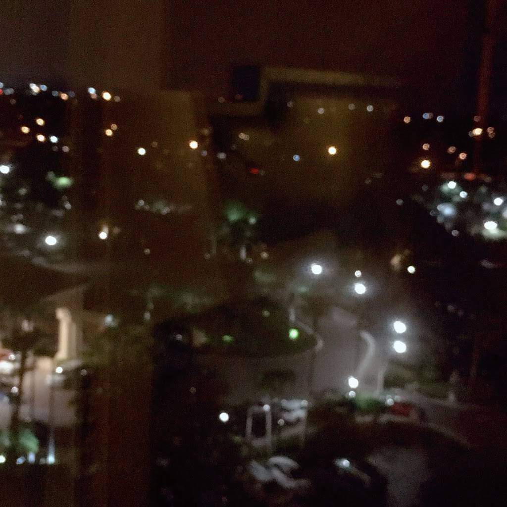 Quench Poolside Bar & Grill | restaurant | 4040 Central Florida Pkwy, Orlando, FL 32837, USA | 4073934777 OR +1 407-393-4777