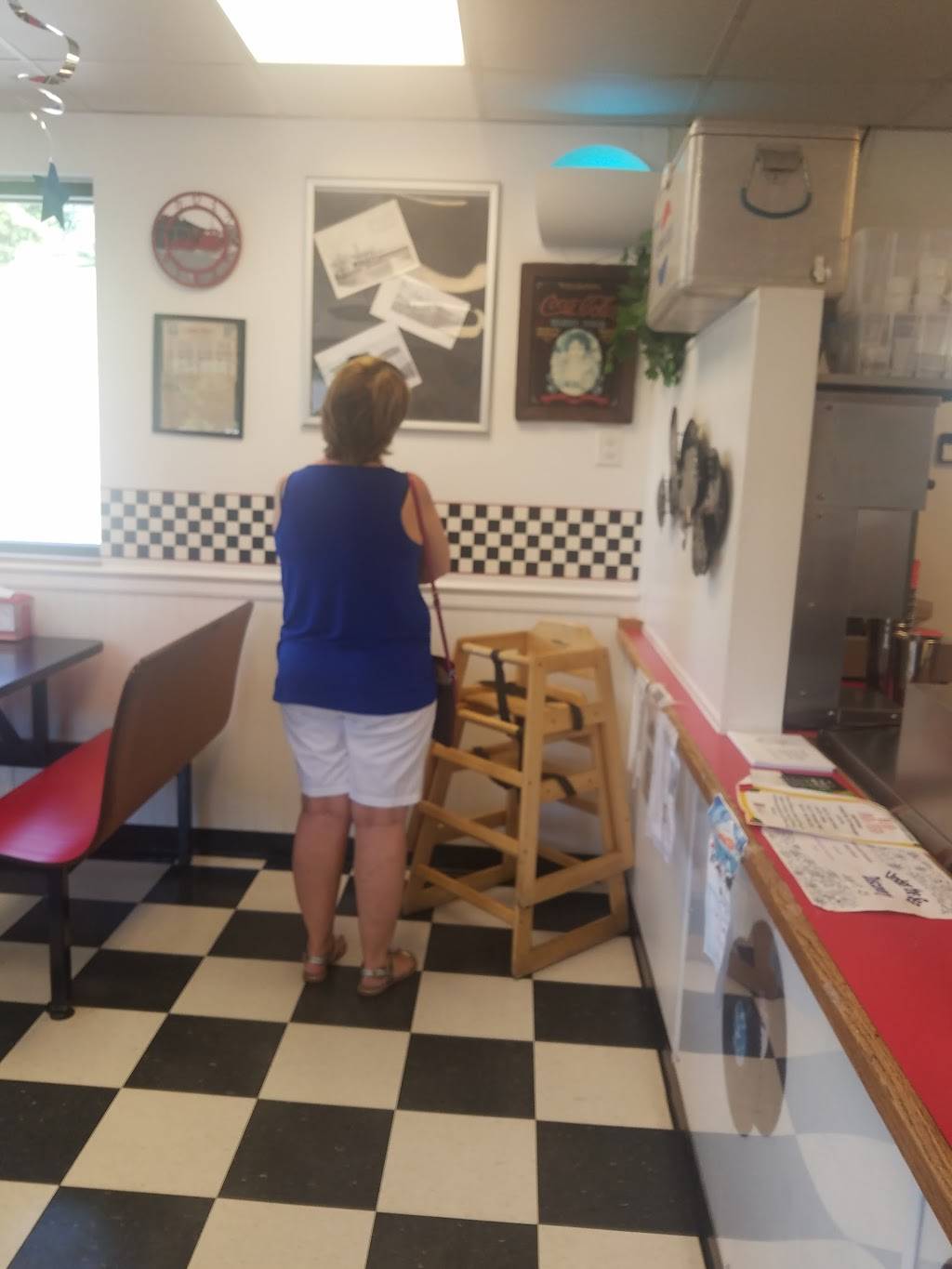 Sarahs Burgers | restaurant | 106 Craig St, Craigsville, VA 24430, USA | 5409979007 OR +1 540-997-9007