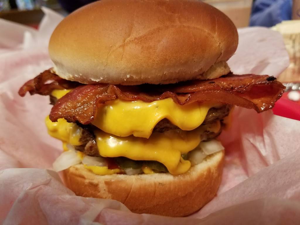 Gordons Drive-In Restaurant | restaurant | 122 W Commercial St, Mazomanie, WI 53560, USA | 6087952330 OR +1 608-795-2330