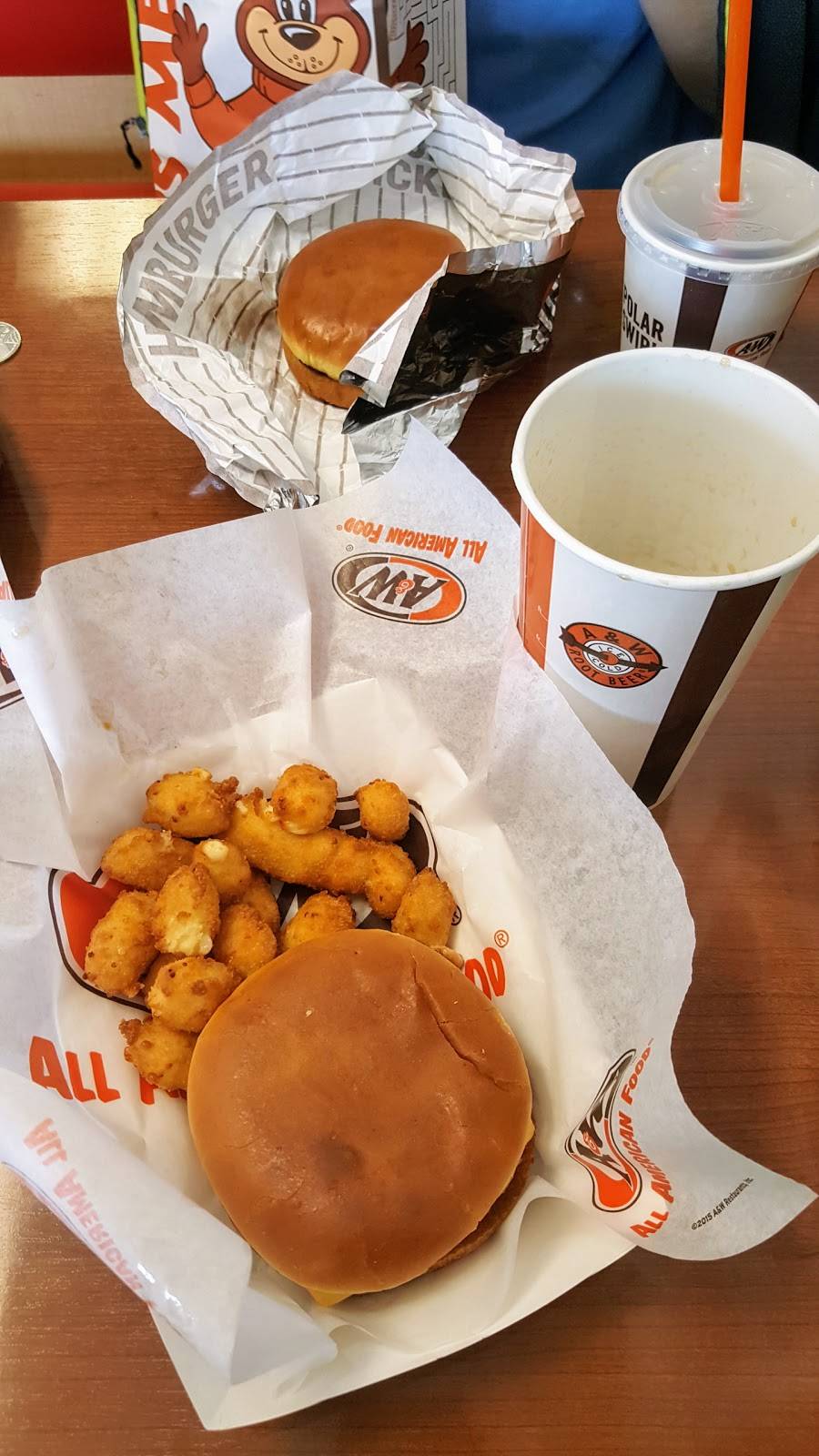 A&W Restaurant | restaurant | 3630 Riverside Dr, Green Bay, WI 54301, USA | 9203470314 OR +1 920-347-0314