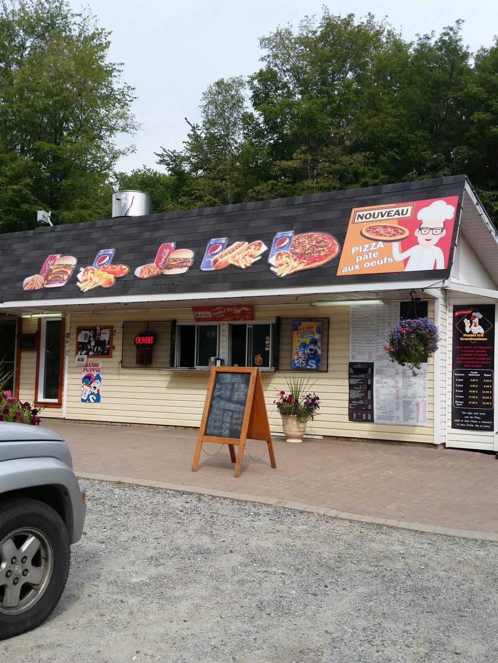 Marie Casse-Croute | restaurant | 291 QC-315, LAnge-Gardien, QC J8L 1G8, Canada | 8199861657 OR +1 819-986-1657