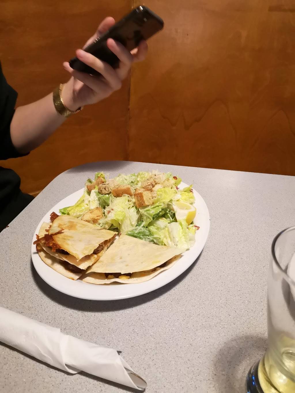 Prior Sports Bar & Restaurant | restaurant | 39 Winners Cir Dr, Arnprior, ON K7S 3G9, Canada | 6136234584 OR +1 613-623-4584