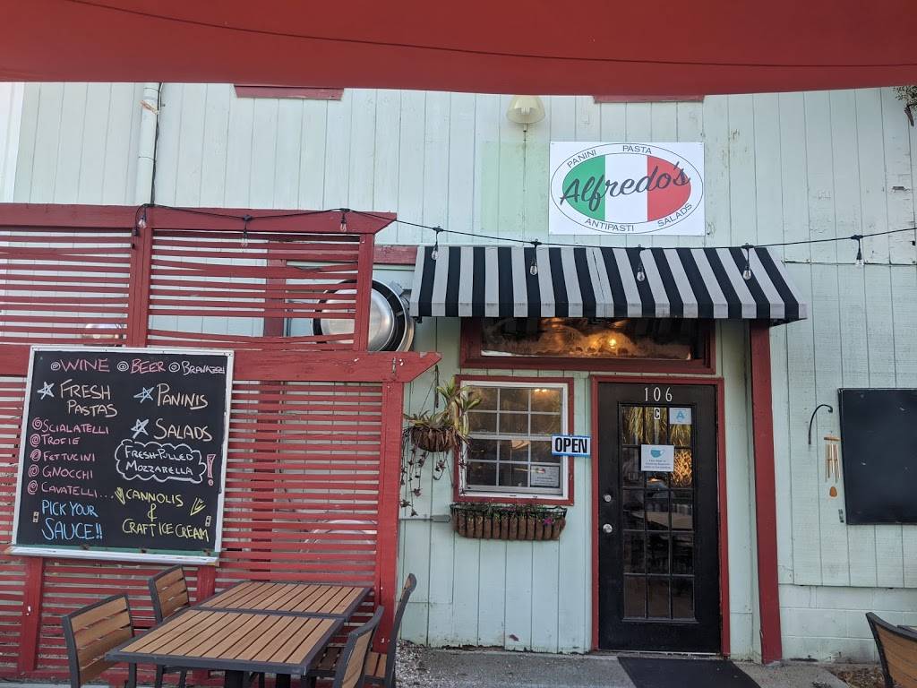 Alfredos On Folly | restaurant | 106 W Hudson Ave, Folly Beach, SC 29439, USA | 8436330225 OR +1 843-633-0225