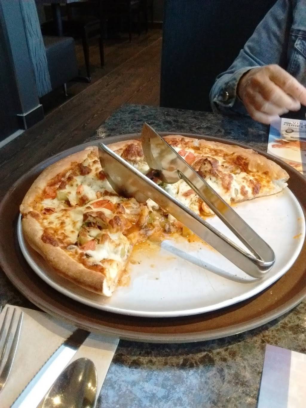 Place Mont-Laurier Pizzeria | restaurant | 457 Boulevard Albiny Paquette, Mont-Laurier, QC J9L 1K7, Canada | 8196232597 OR +1 819-623-2597