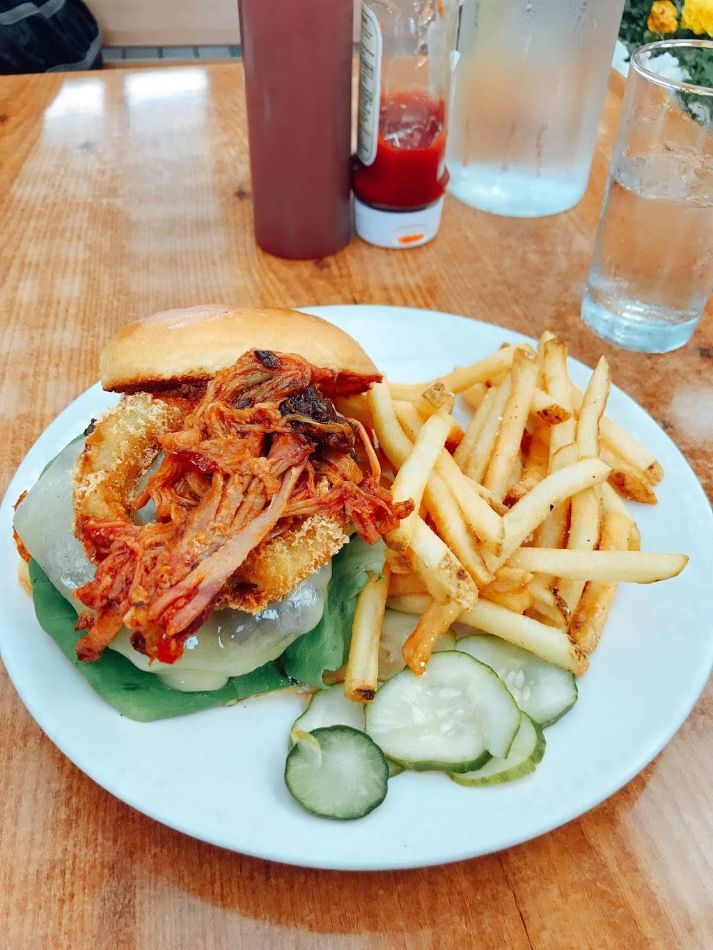 Smoke House | restaurant | 31 Scott Wharf, Newport, RI 02840, USA | 4018489800 OR +1 401-848-9800