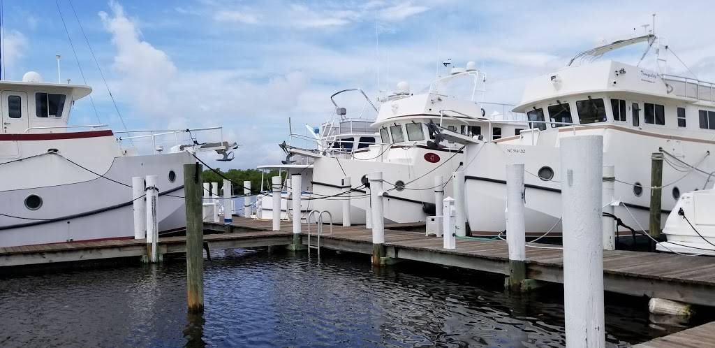 Port Sanibel Marina | restaurant | 14341 Port Comfort Rd, Fort Myers, FL 33908, USA | 2394371660 OR +1 239-437-1660