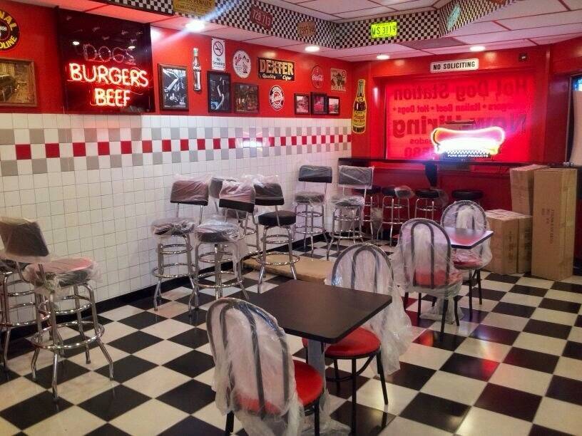 Hot Dog Station | restaurant | 4742 N Kimball Ave, Chicago, IL 60625, USA | 7735882580 OR +1 773-588-2580