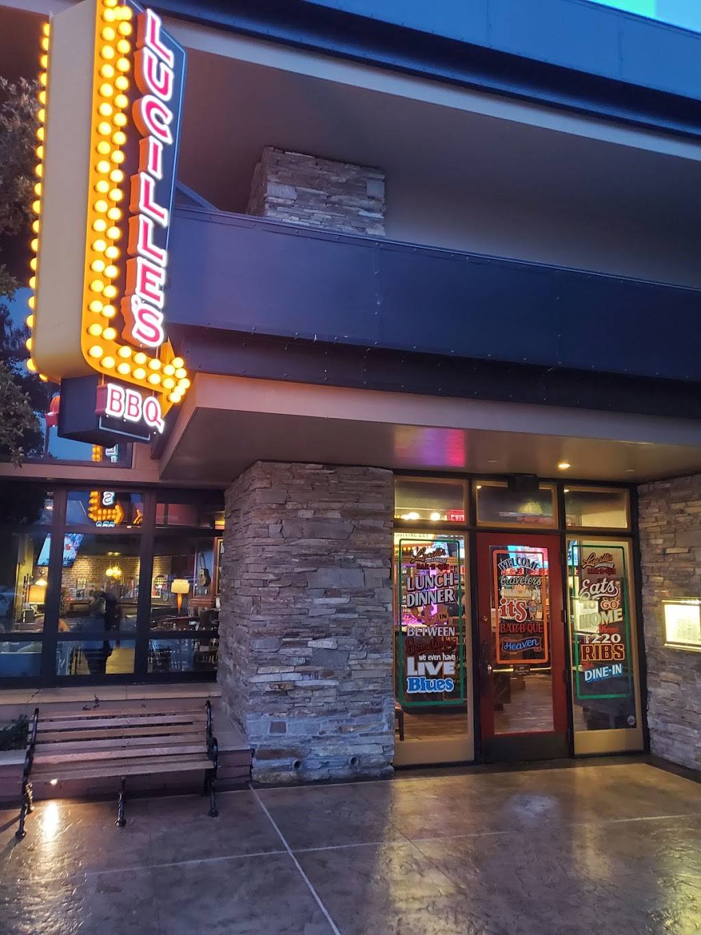 Lucilles Smokehouse Bar-B-Que | restaurant | 11011 W Charleston Blvd, Las Vegas, NV 89135, USA | 7022207427 OR +1 702-220-7427