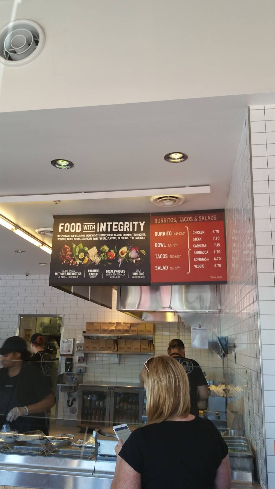 Chipotle Mexican Grill | restaurant | 40940 California Oaks Rd Ste A, Murrieta, CA 92562, USA | 9518941112 OR +1 951-894-1112