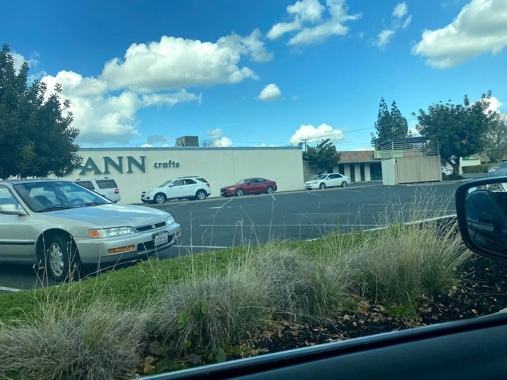 Starbucks | cafe | 3421 McHenry Ave, Modesto, CA 95350, USA | 2094094415 OR +1 209-409-4415