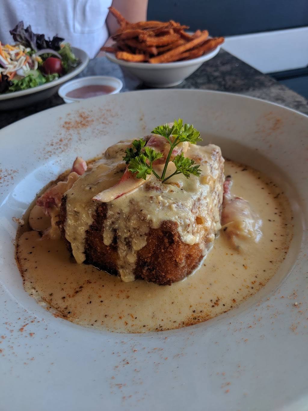 CP Shuckers Cafe & Raw Bar | restaurant | 2407 Pacific Ave, Virginia Beach, VA 23451, USA | 7574258676 OR +1 757-425-8676