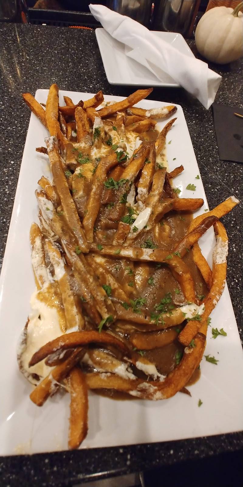 The Bog Pub | restaurant | 618 MacArthur Blvd, Pocasset, MA 02559, USA | 5083929620 OR +1 508-392-9620