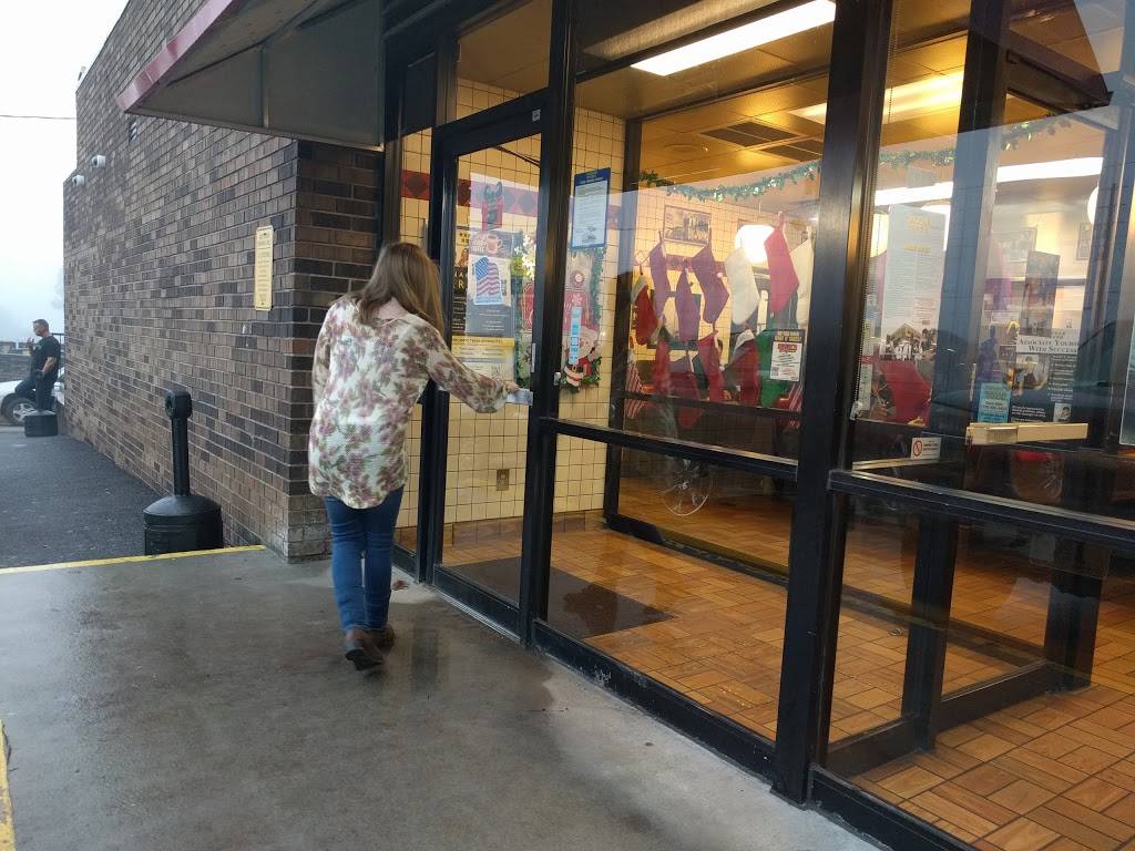 Waffle House | meal takeaway | 5685 Bells Ferry Rd, Acworth, GA 30102, USA | 7709286422 OR +1 770-928-6422