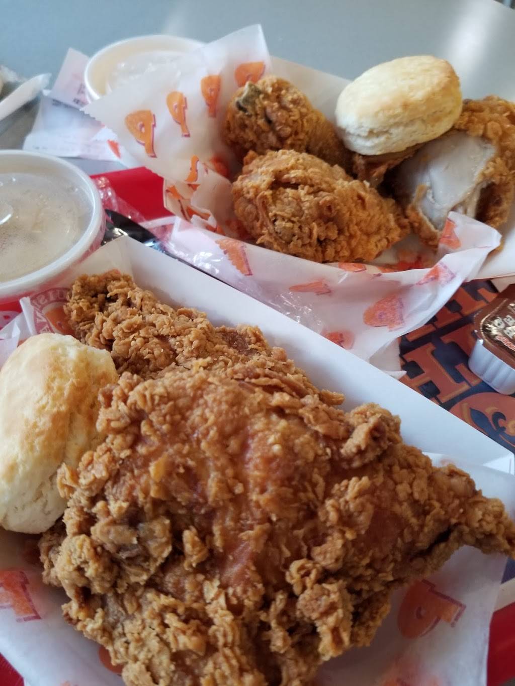 Popeyes Louisiana Kitchen | restaurant | 161-50 Cross Bay Blvd, Howard Beach, NY 11414, USA | 7188453088 OR +1 718-845-3088