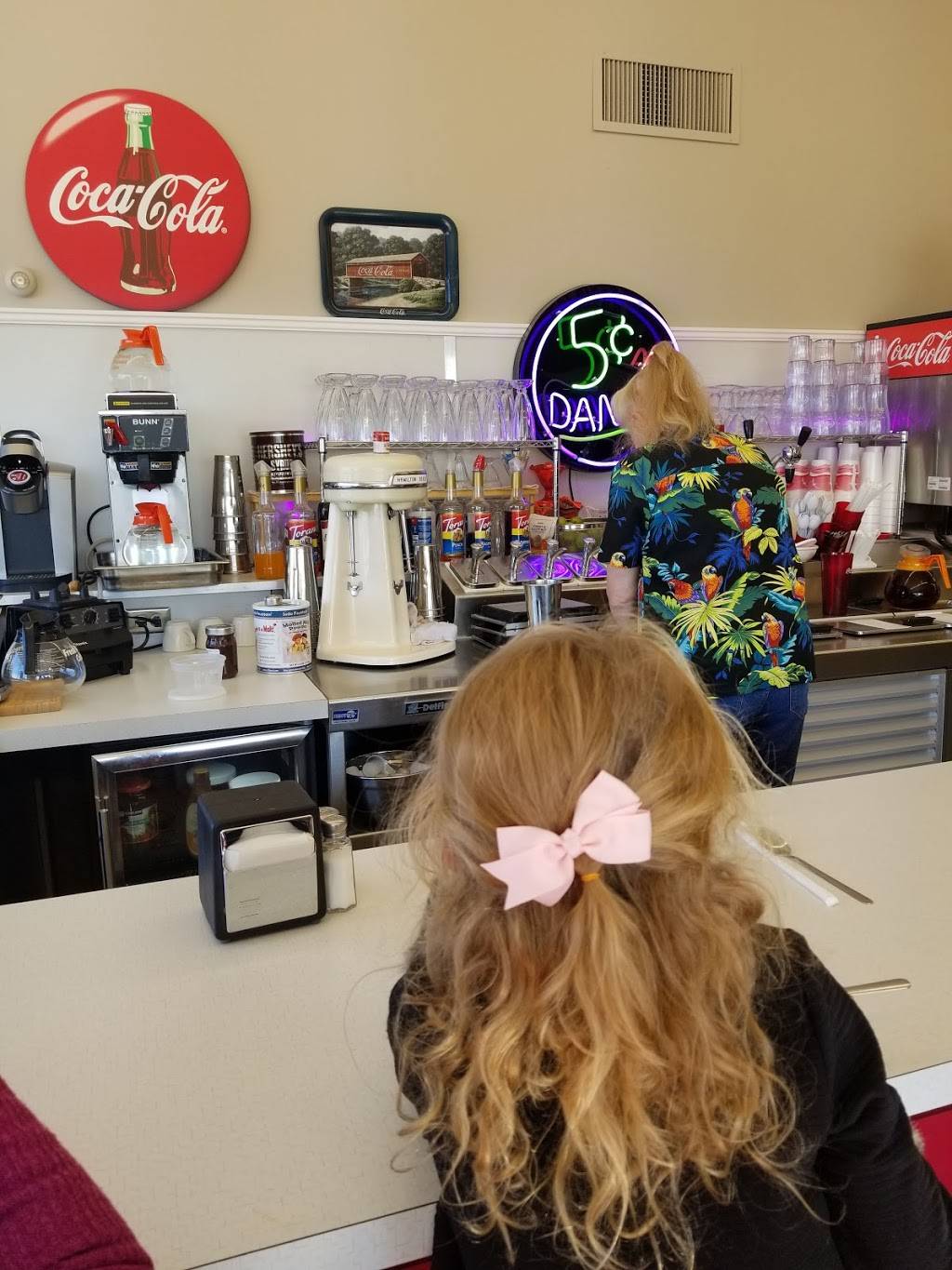 Foxs Drugstore Soda Fountain | restaurant | 10004 E 63rd St, Raytown, MO 64133, USA | 8163531602 OR +1 816-353-1602