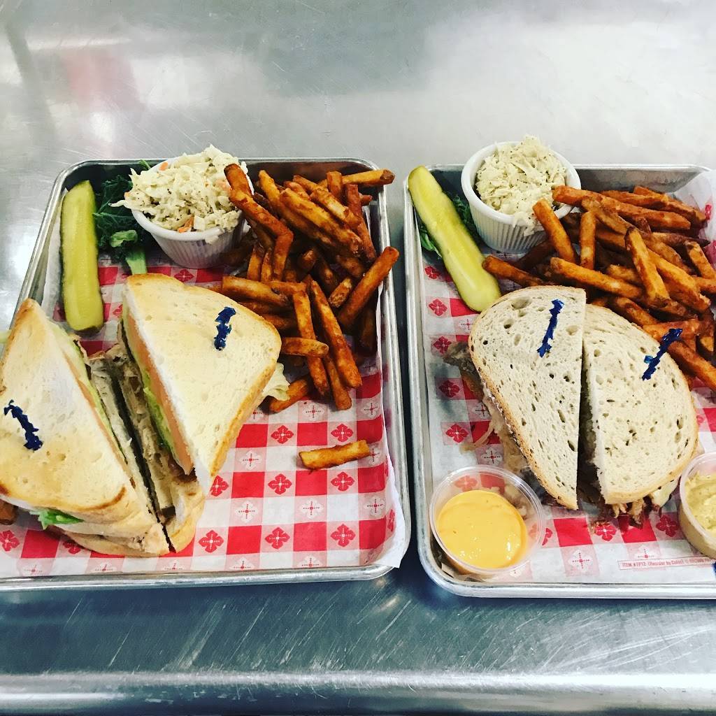 Little Marks Big Barbeque | restaurant | 226 Talcottville Rd, Vernon, CT 06066, USA | 8608721410 OR +1 860-872-1410