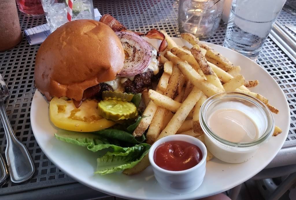 Chilmark Tavern | restaurant | 9 State Rd, Chilmark, MA 02535, USA | 5086459400 OR +1 508-645-9400