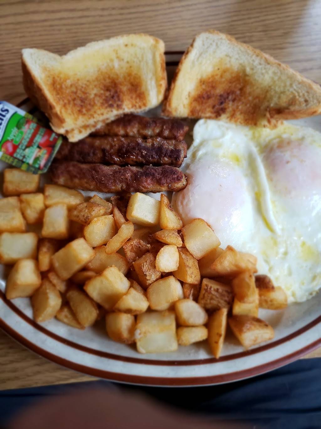 The Original Charbroil House & Catering | restaurant | 1395 Island Cottage Rd, Rochester, NY 14612, USA | 5856633860 OR +1 585-663-3860